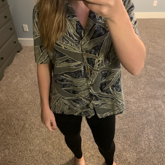 Vintage Tommy Bahama Hawaiian SS Button Up - Picture 1 of 8